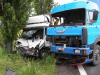 Nehoda kamiónu a dodávky u Praskačky - Praskačka
