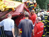 Ostravští hasiči vyprošťovali řidiče autojeřábu - Ostrava - Plzeňská ulice