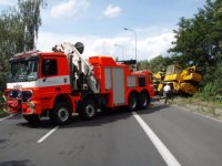 Ostravští hasiči vyprošťovali řidiče autojeřábu - Ostrava - Plzeňská ulice