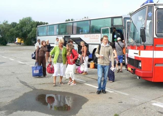 Auto narazilo do autobusu - České Budějovice 