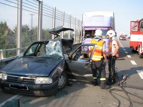 Při tragické nehodě na dálnici zemřeli dva lidé - Vyškov