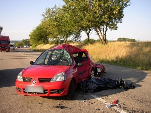 Renault Clio vs. Honda CBR - Blučiny