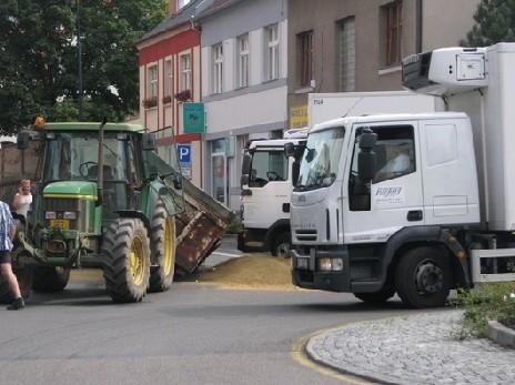 Utržená náprava u valníku - Benešov