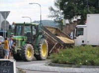 Utržená náprava u valníku - Benešov