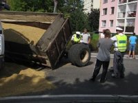 Utržená náprava u valníku - Benešov