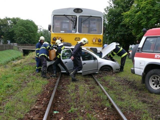 Srážka vlaku s osobním vozem - Neuměřice