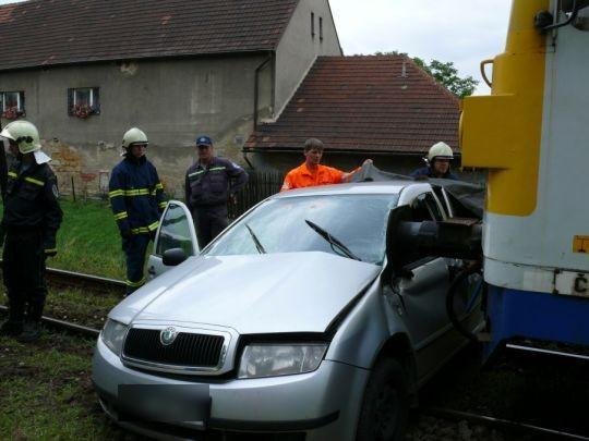 Srážka vlaku s osobním vozem - Neuměřice