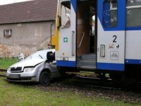 Srážka vlaku s osobním vozem - Neuměřice