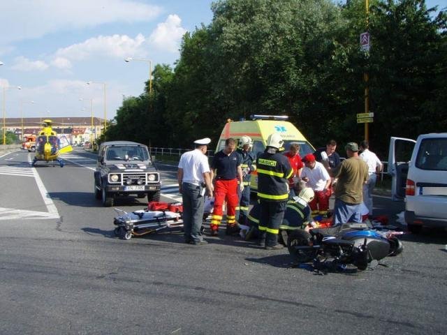 Dodávka vs. skútr, těžce zraněný mladík - Šenov