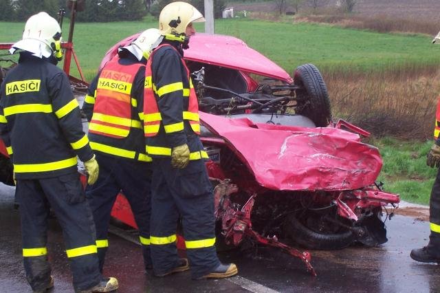 Nehoda kamionu a osobního vozu ve Velké Polomi - Velká Polom