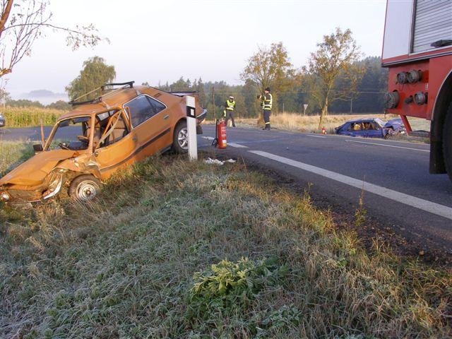 Po střetu zůstala auta mimo vozovku - Kotouň