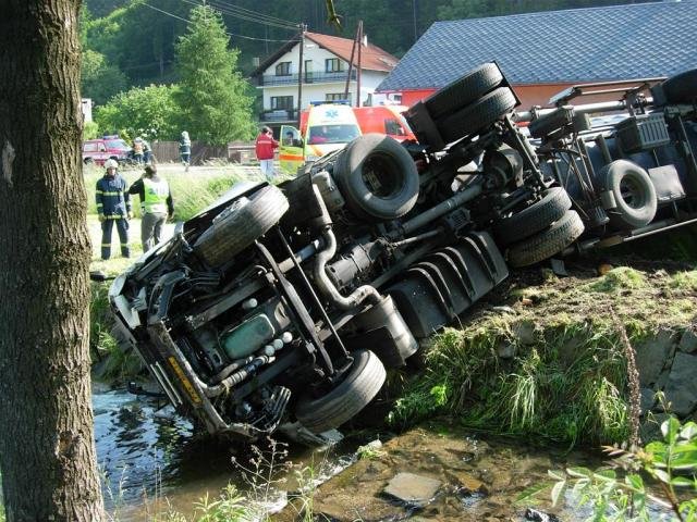 Tragický střet cisterny s osobním automobilem - Kajlovec