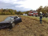 Audi přerazilo jabloň - Řevnice