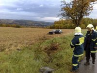 Audi přerazilo jabloň - Řevnice