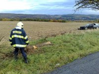 Audi přerazilo jabloň - Řevnice