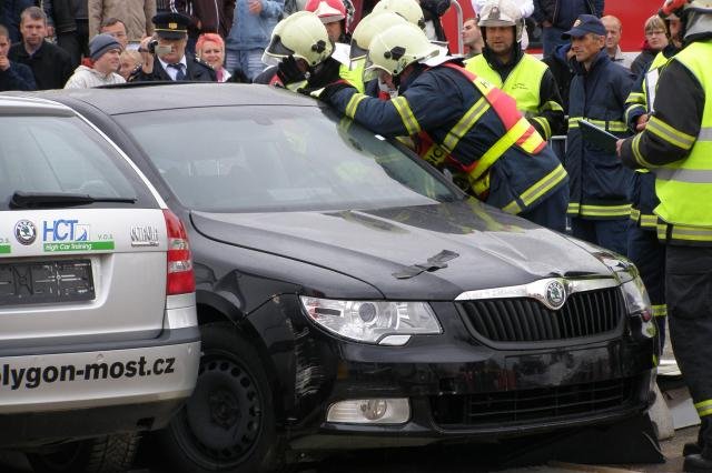 Cvičení hasičů na novém Superbu - Česke Budějovice