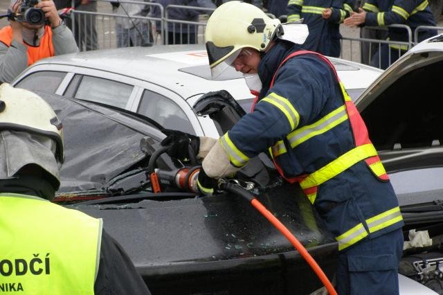 Cvičení hasičů na novém Superbu - Česke Budějovice