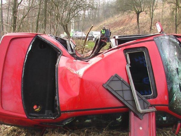 Vážnou nehodu nepřežila mladá dívka - Zaječov, Komárov