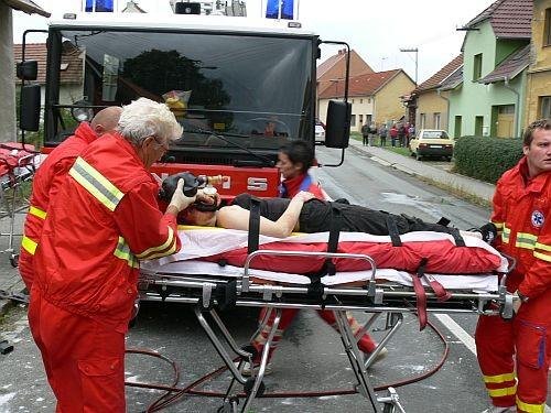 Narazil do obytného domu, tři lidé nepřežili - Bílovice