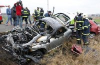 2 mrtvý a auto v plamenech - Dolní Přím