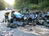 Nehoda Citroënu a nákladního vozu si vyžádala 3 mrtvé - Bystřice pod Koprníkem