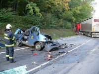 Nehoda Citroënu a nákladního vozu si vyžádala 3 mrtvé - Bystřice pod Koprníkem