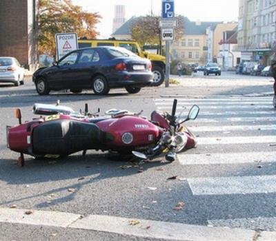 Řidička přehlédla motorkáře - Jablonec nad Nisou