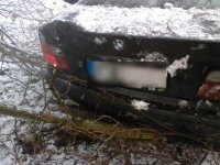 BMW v příkopu