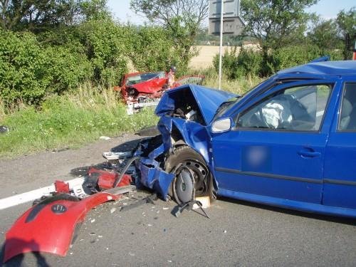 Čelní srážka Škody Octavia a Nissanu Note - Skotnice