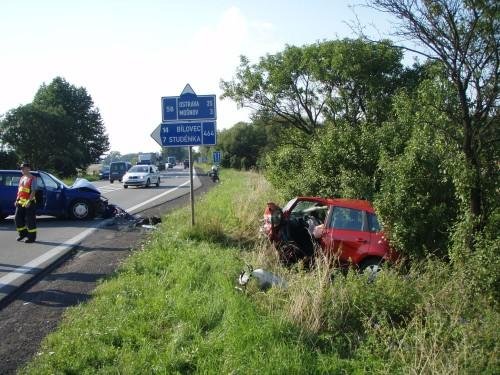 Čelní srážka Škody Octavia a Nissanu Note - Skotnice