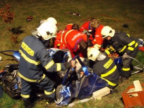 Čelní srážka linkového autobusu a osobního vozidla - Kopřivnice, Nový Jičín