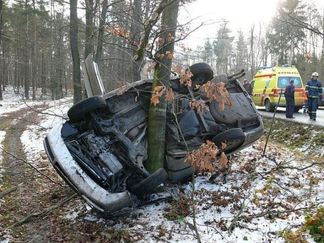 Dvě vážná zranění po nehodě Škody Octavie - Nové Strašecí, Řevničov