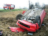 Mladý řidič nezvládl smyk při předjíždění - Tlumačov