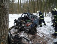 Zdemolovaný Favorit po nehodě na Liberecku - Stružinec