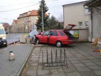 Vůz zbořil telefonní budku - Černožice