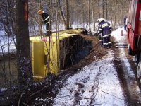 Potok nerušeně protékal autobusem