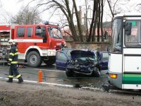 Žena nepřežila čelní střet s autobusem - Zbůch