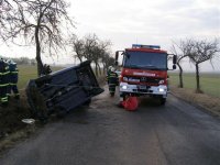 Muže označujícího dopravní nehodu smetlo auto - Horní Lukavice, Chlumčany