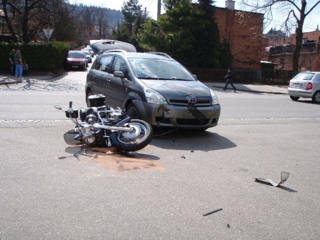 Nedala přednost, doplatil na to motorkář - Zlín