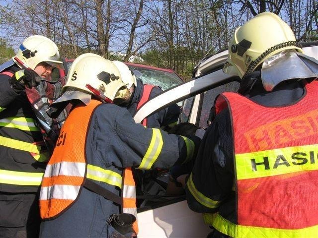 Dva mrtví po čelním střetu dvou dodávek - Stříbro, Benešovice