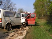 Dva mrtví po čelním střetu dvou dodávek - Stříbro, Benešovice