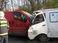 Dva mrtví po čelním střetu dvou dodávek - Stříbro, Benešovice