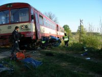 Motorový vlak zdemoloval Škodu Favorit - Chlumec nad Cidlinou, Nový Byd