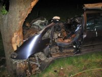 Opilý řidič narazil čelně do stromu - Martinice, Žeranovice