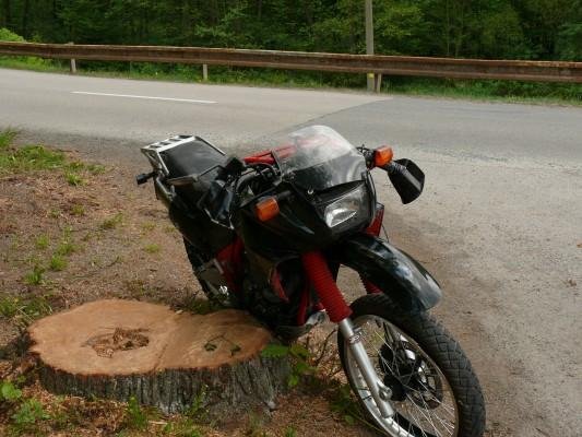 Motocyklista skončil se středně těžkým zraněním - Křtiny