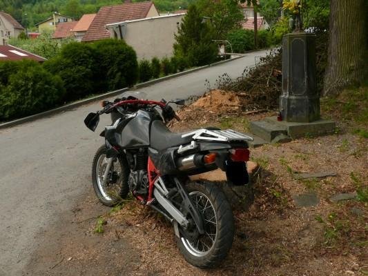 Motocyklista skončil se středně těžkým zraněním - Křtiny