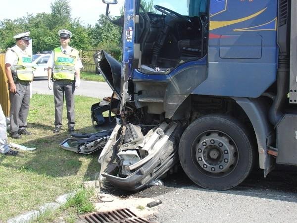 Nákladní auto slisovalo Škodu Felicii - Staré Ždanice