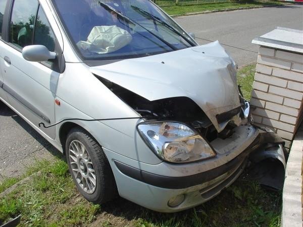 Nákladní auto slisovalo Škodu Felicii - Staré Ždanice