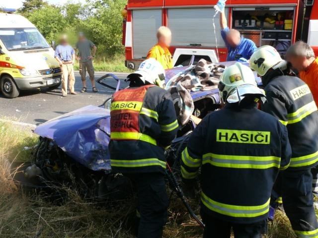 Ford Fiesta vs. nákladní tahač - Slaný, Řevničov