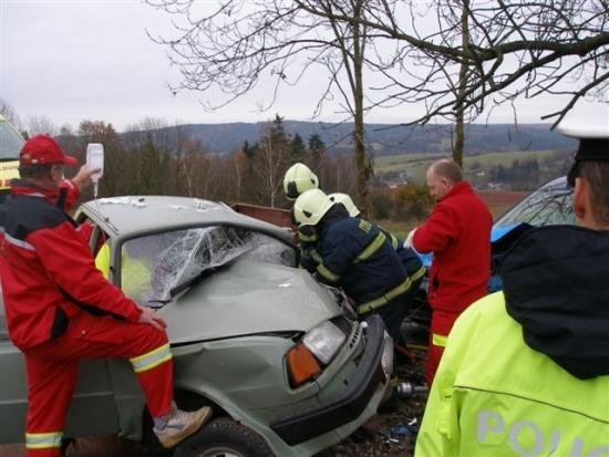 Střet osobních vozidel - Škoda vs. Renault - Slemeno u Vrchlabí na Trutnovs